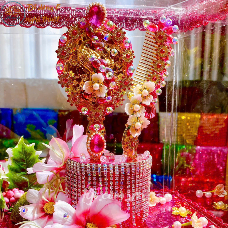 Bộ gương lược hồng dâng Cô Chín LYO-055